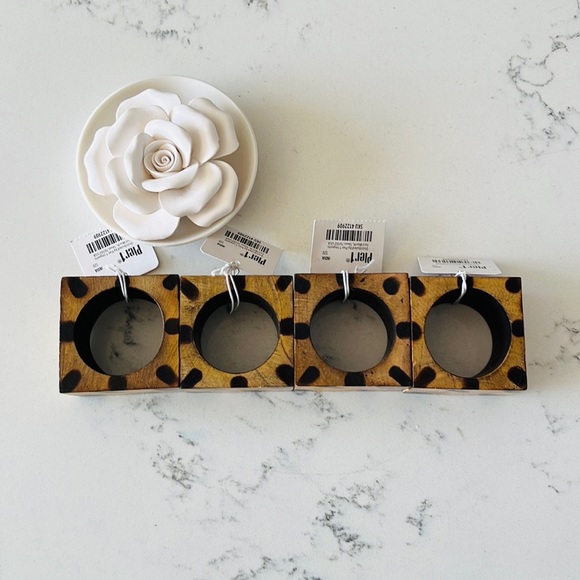 Pier 1 Leopard Square Napkin Ring - Picture 2 of 16